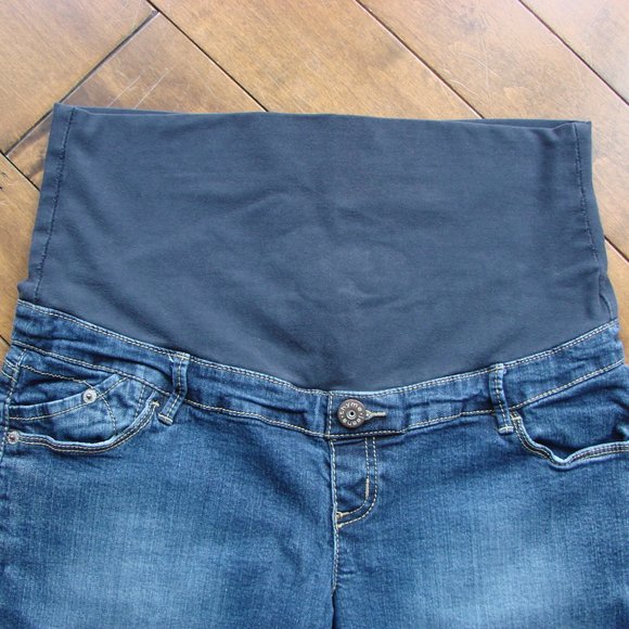 Thyme Maternity Denim Jean Shorts Stretch Band Waist Size Medium - Picture 2 of 15